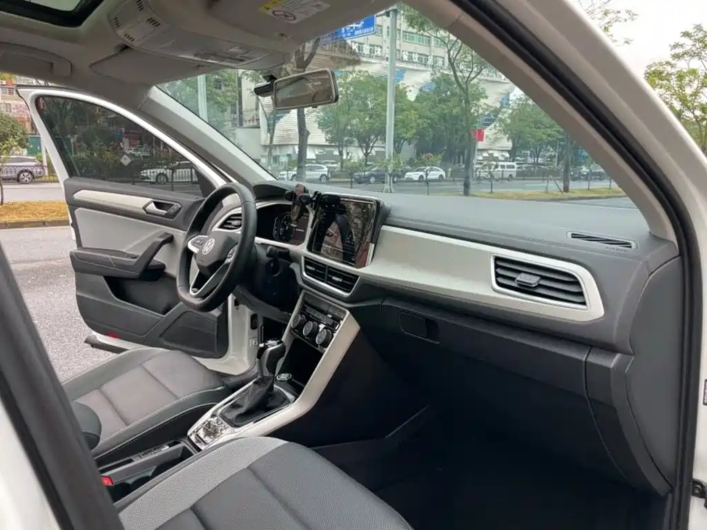Volkswagen T-Roc — миниатюра 12