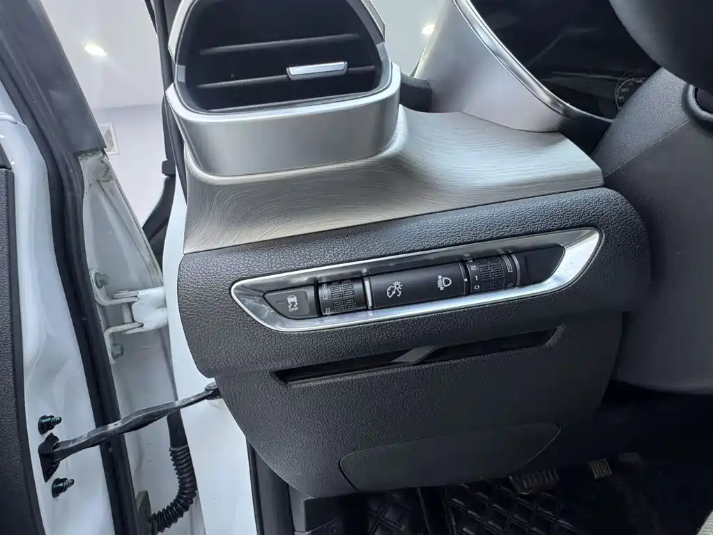 Geely Binyue — миниатюра 17