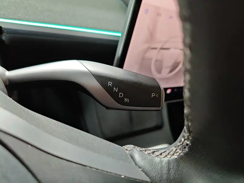 Tesla Model Y — миниатюра 14