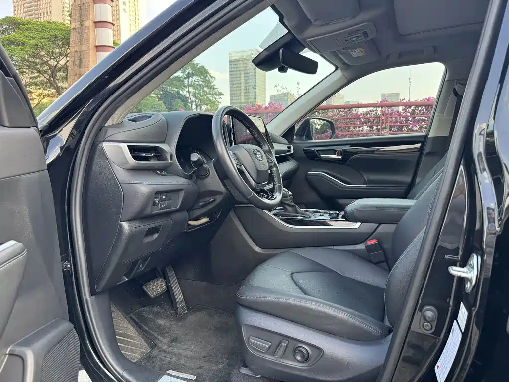 Toyota Highlander — миниатюра 21