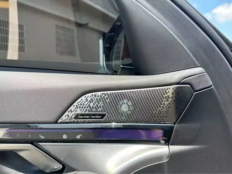 BMW 5 Series — миниатюра 5