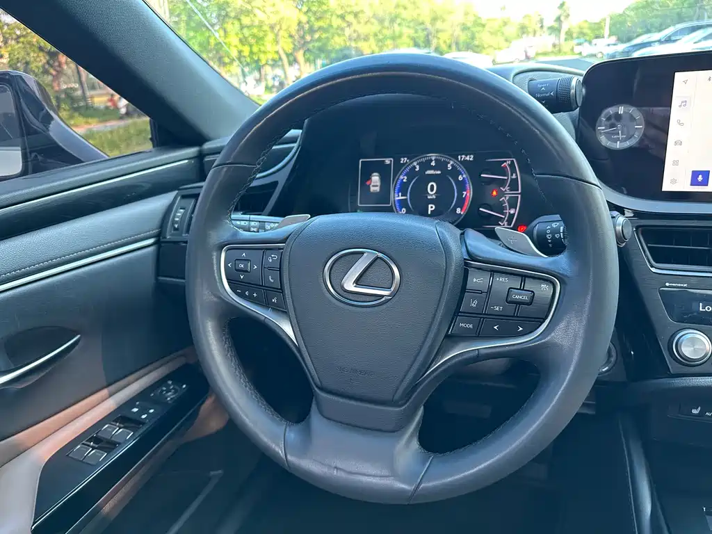 Lexus ES — миниатюра 10