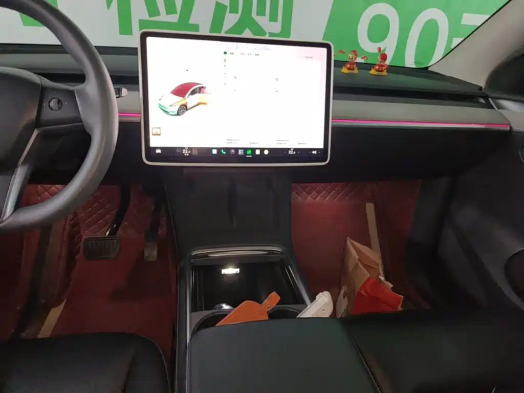 Tesla Model Y — миниатюра 13