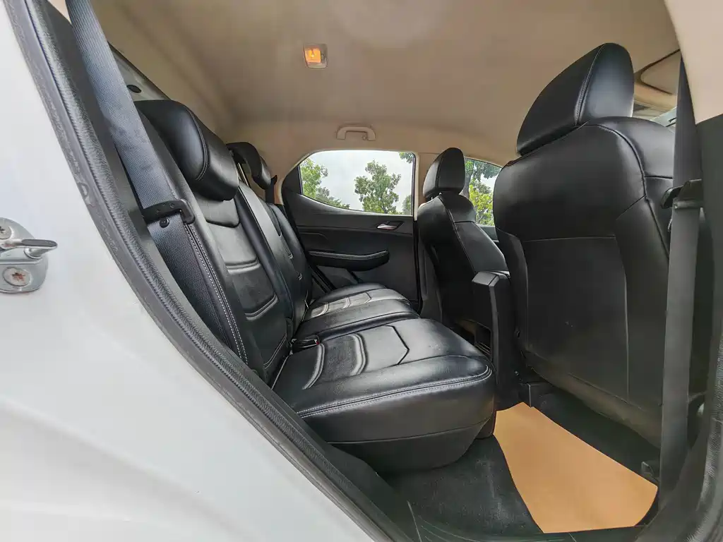 BYD Yuan EV — миниатюра 15