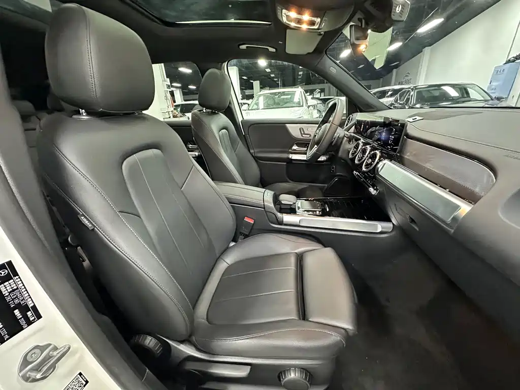 Mercedes-Benz GLB — миниатюра 17