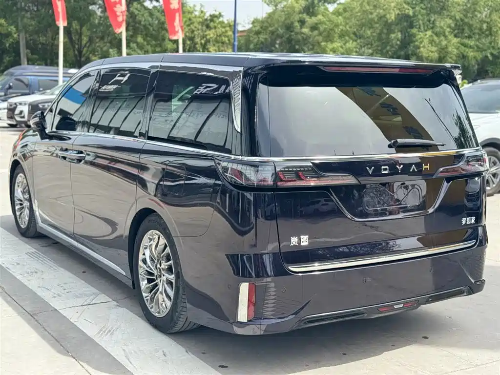 Voyah Dreamer PHEV Ultra Long Range Flagship Edition, фото 6