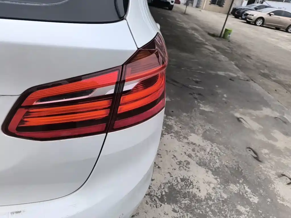 BMW 2 Series Active Tourer — миниатюра 8