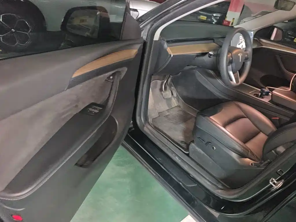 Tesla Model Y — миниатюра 14