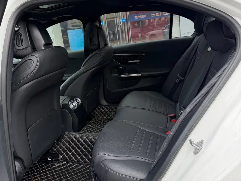 Mercedes-Benz C-Class 2023 — фото 11