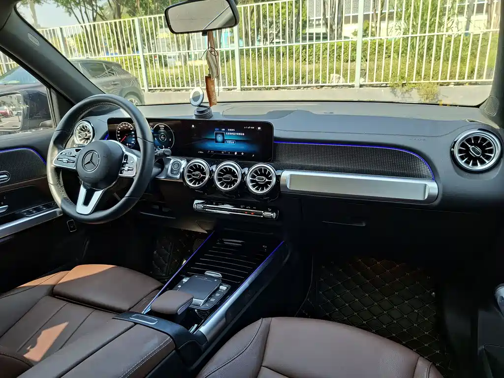 Mercedes-Benz GLB — миниатюра 12