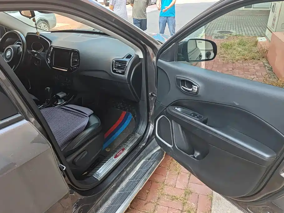 Jeep Compass — миниатюра 8