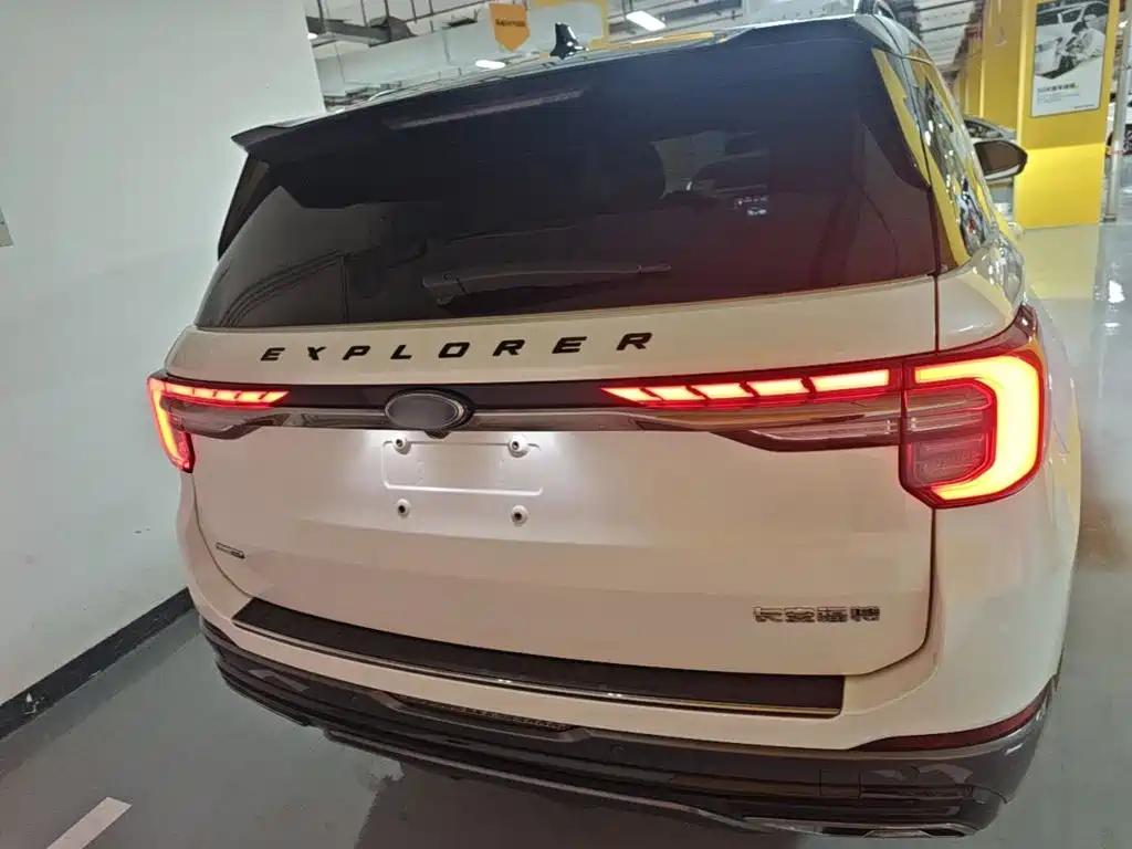 Ford Explorer — миниатюра 6