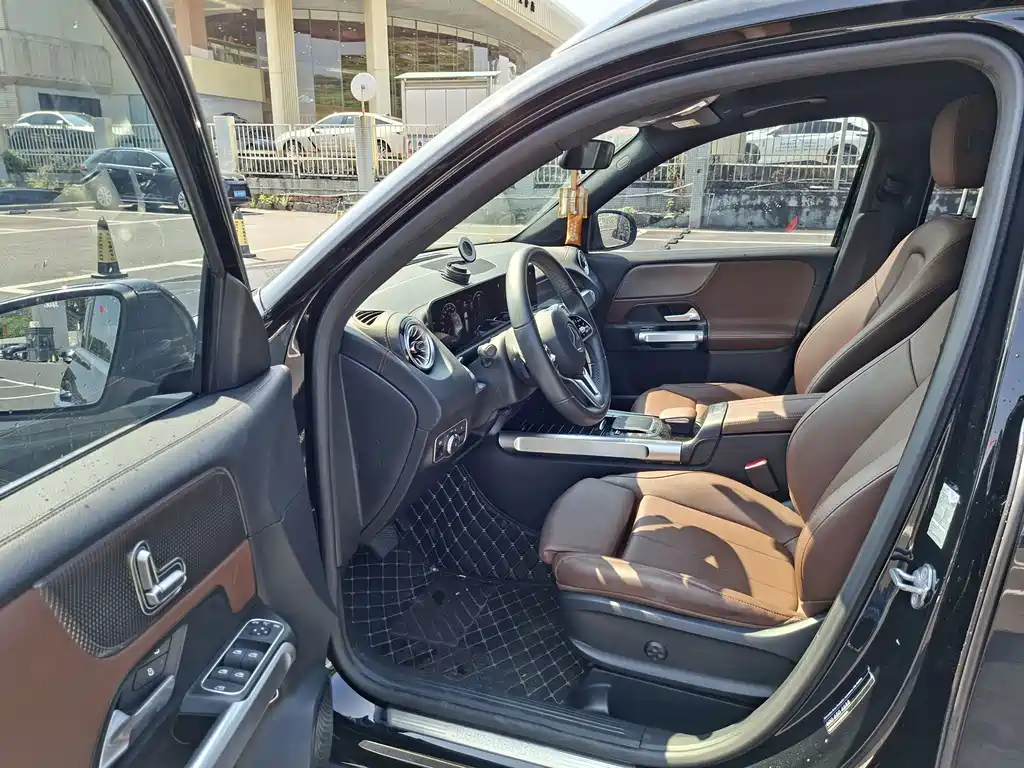 Mercedes-Benz GLB — миниатюра 9