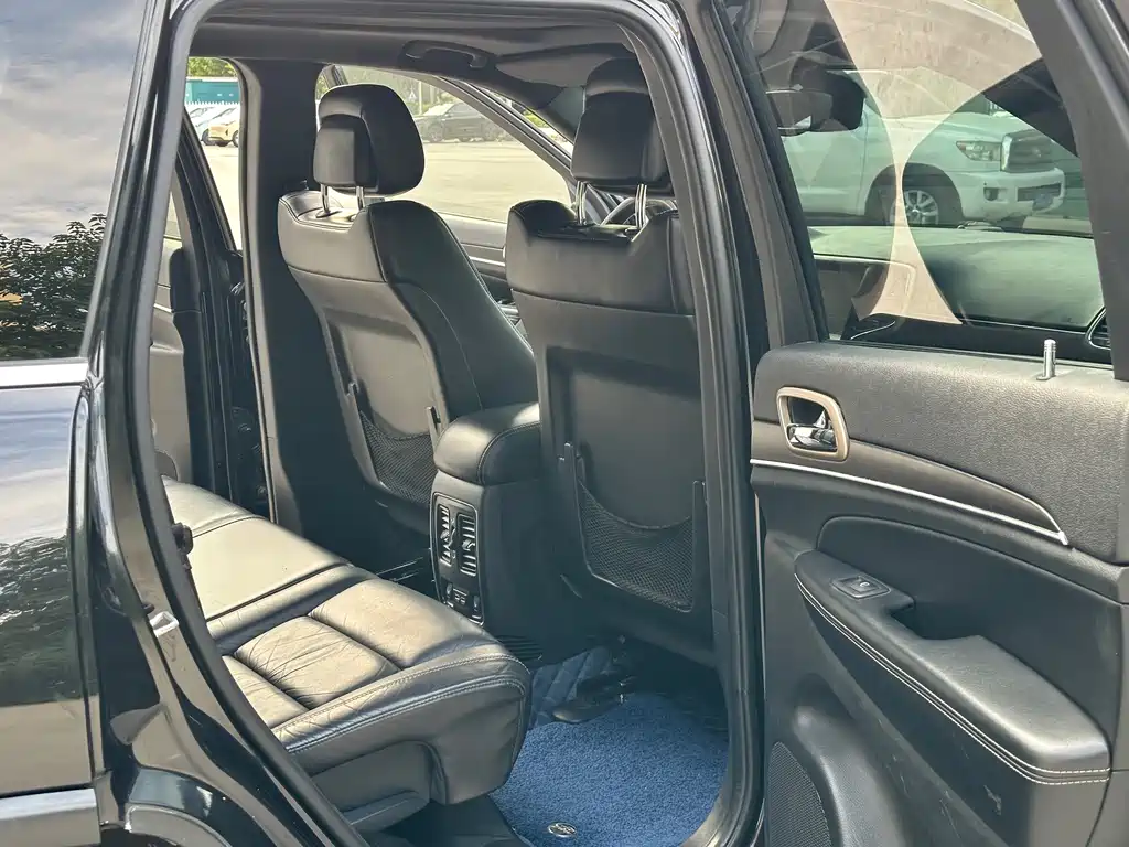 Jeep Grand Cherokee (Import) — миниатюра 10