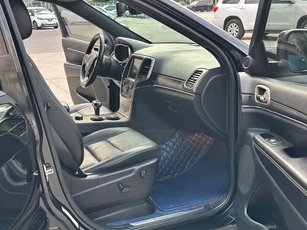 Jeep Grand Cherokee (Import) — миниатюра 11