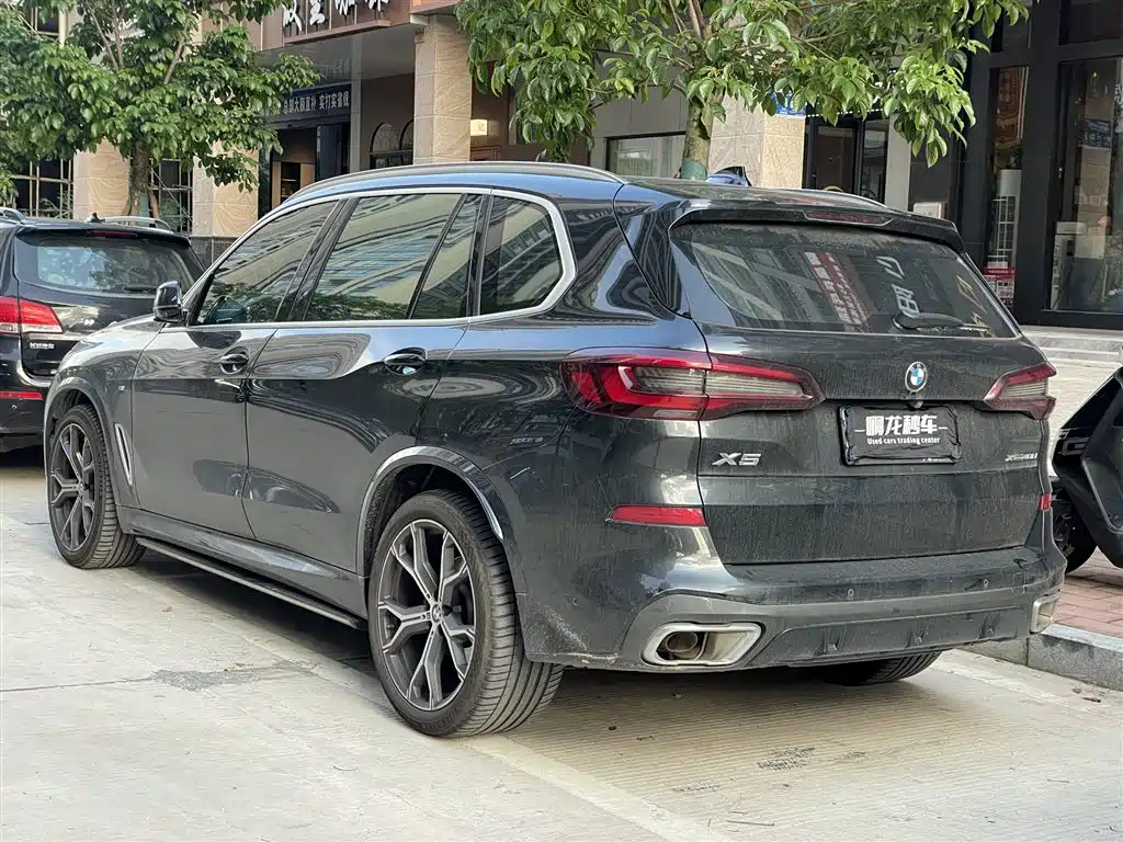 BMW X5 2022 xDrive 40Li M Sport