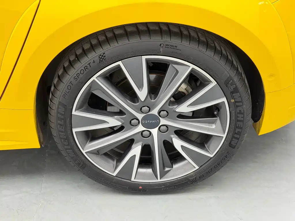 LYNK & CO. 02 HATCHBACK