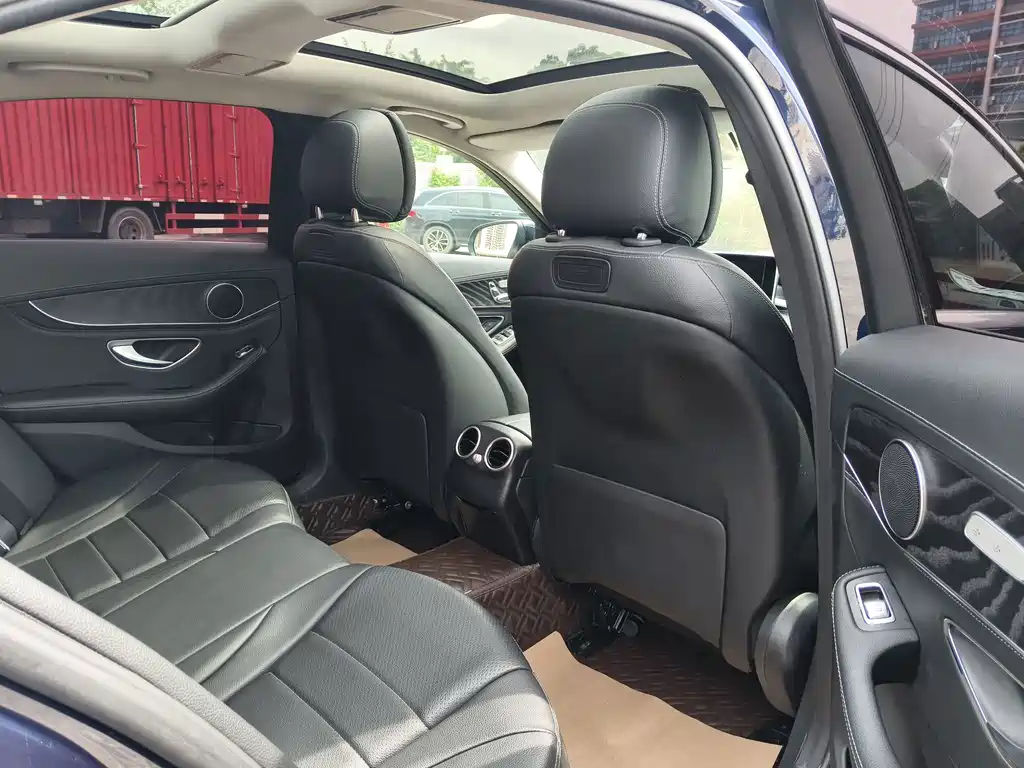 Mercedes-Benz C-Class — миниатюра 11