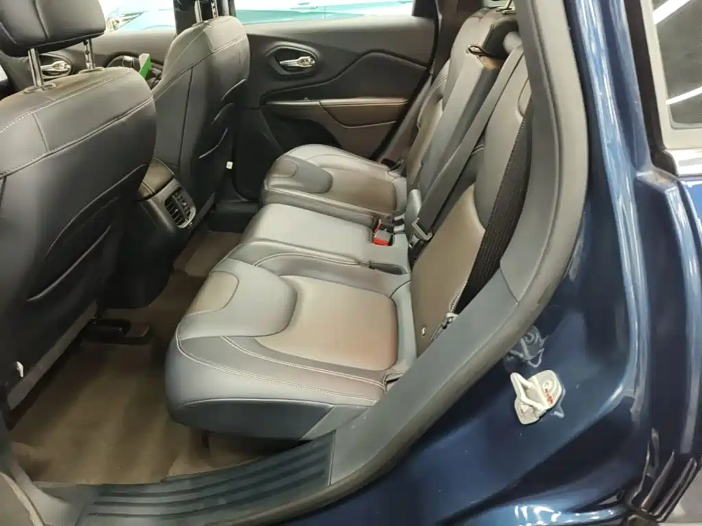 Jeep Cherokee — миниатюра 17