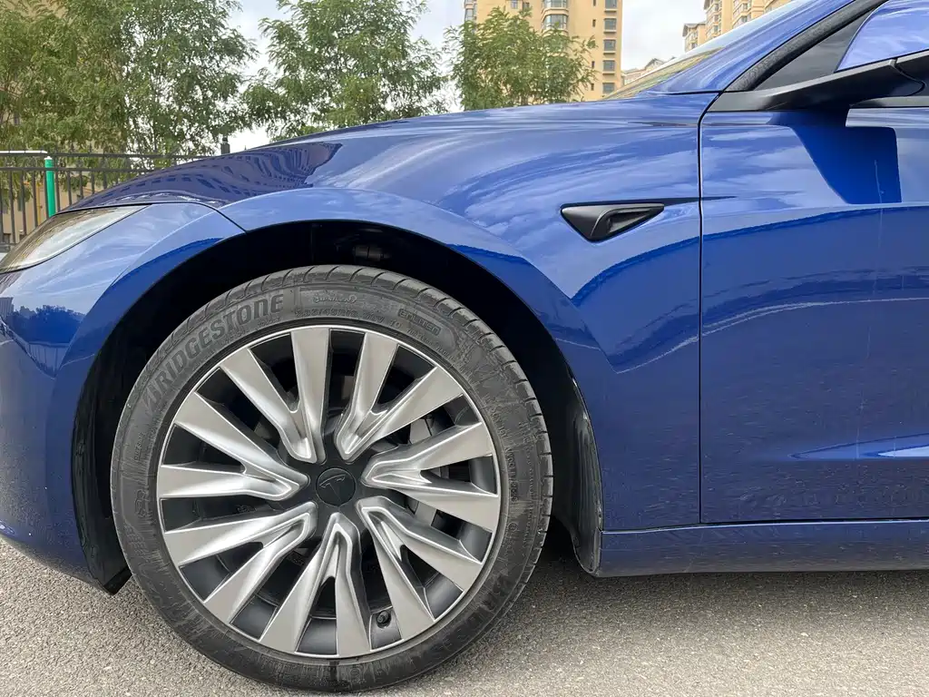 Tesla Model 3 — миниатюра 12