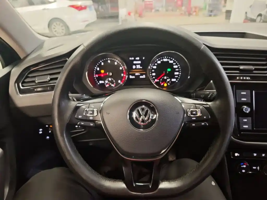 Volkswagen Tiguan L — миниатюра 11
