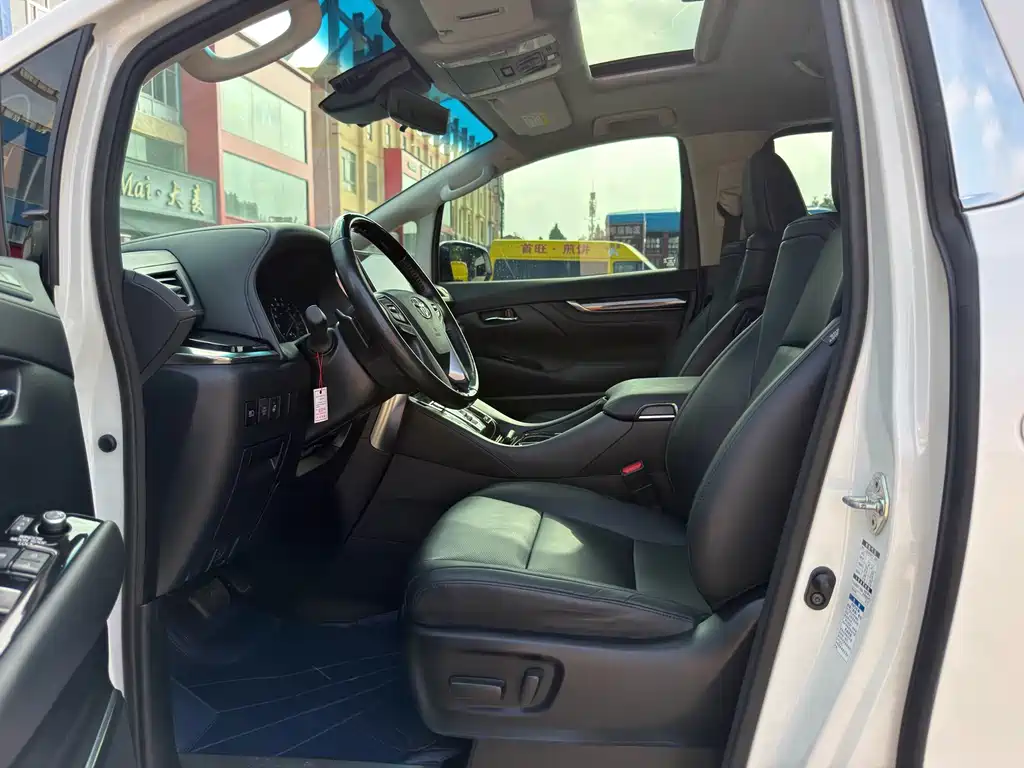 Toyota Vellfire — миниатюра 4