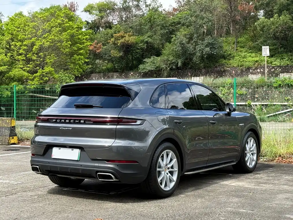 Porsche Cayenne Hybrid — миниатюра 11