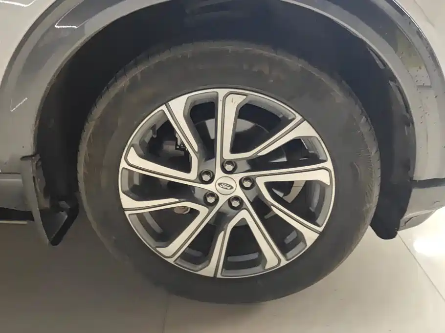 Ford Explorer — миниатюра 6