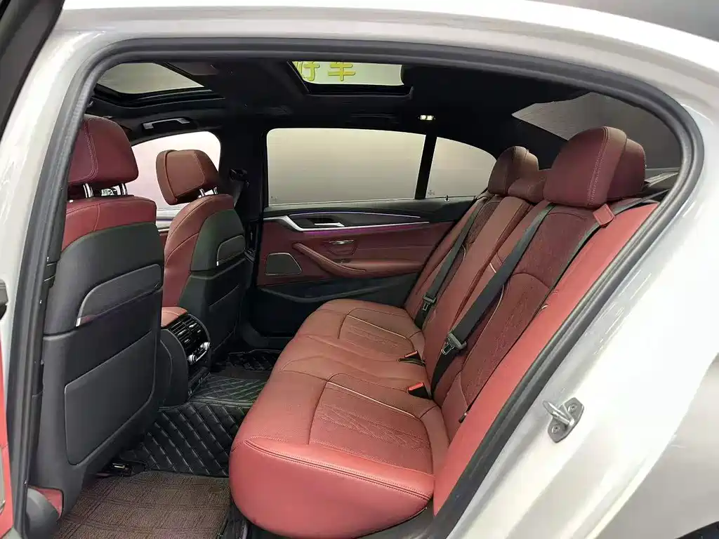 BMW 5 Series — миниатюра 6
