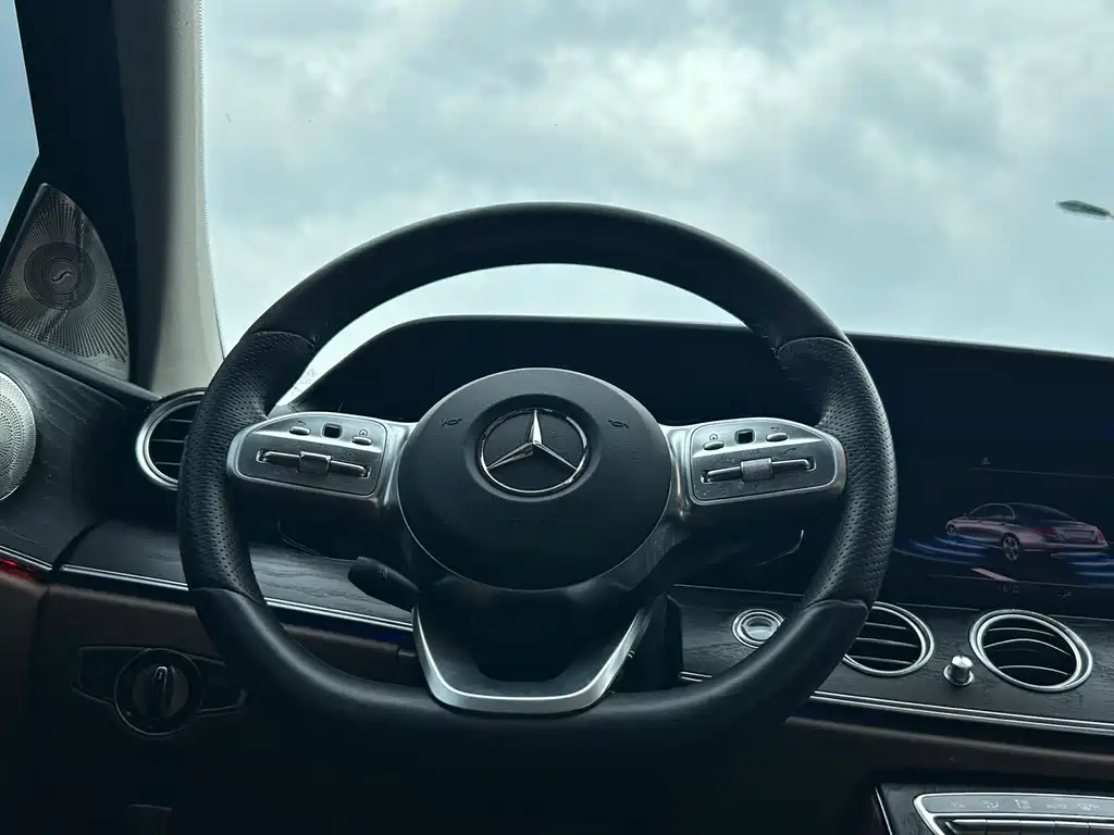 Mercedes-Benz E-Class — миниатюра 12