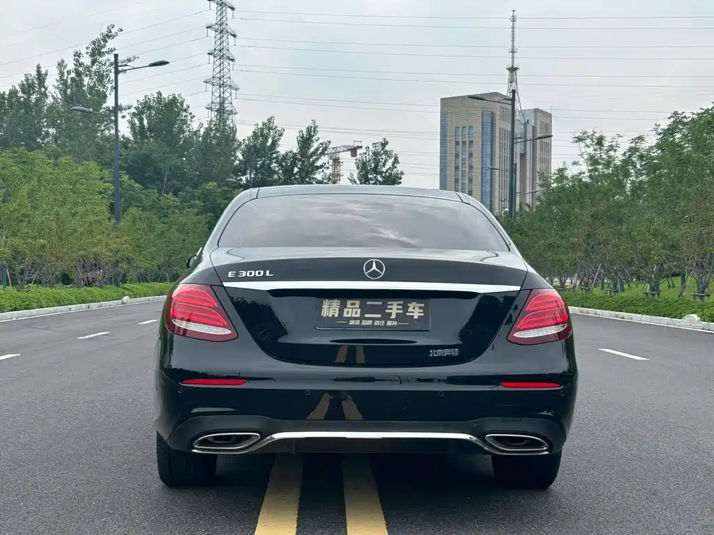 Mercedes-Benz E-Class — миниатюра 5