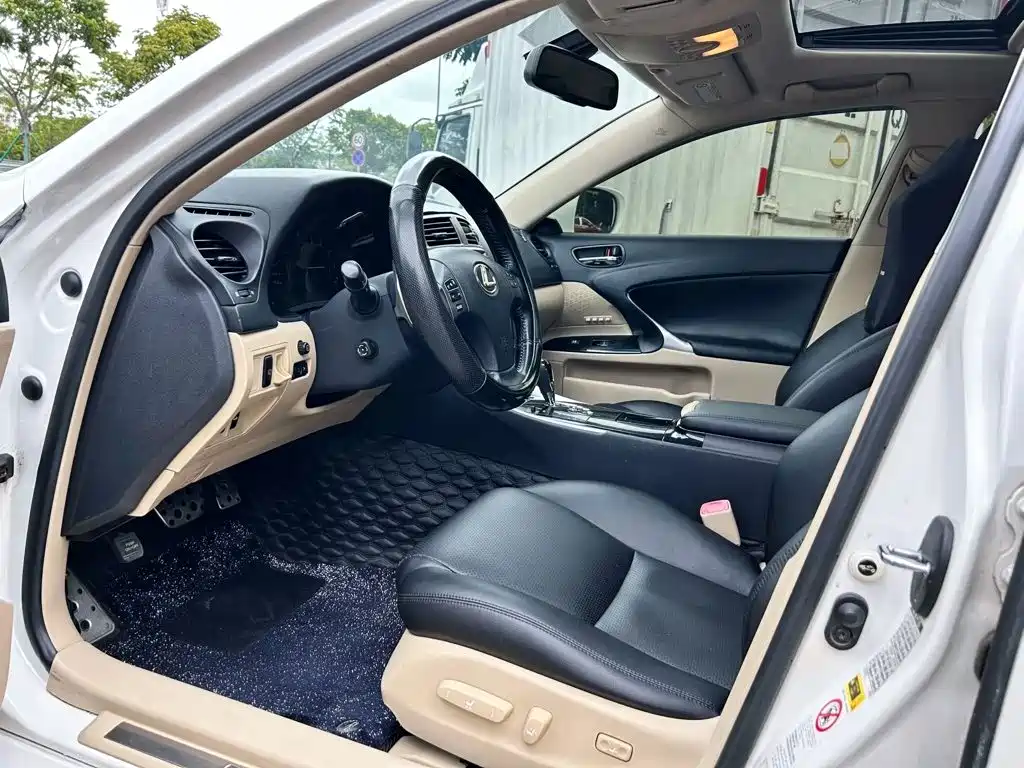 Lexus IS — миниатюра 7