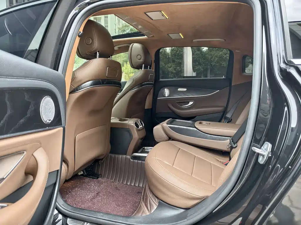 Mercedes-Benz E-Class — миниатюра 14