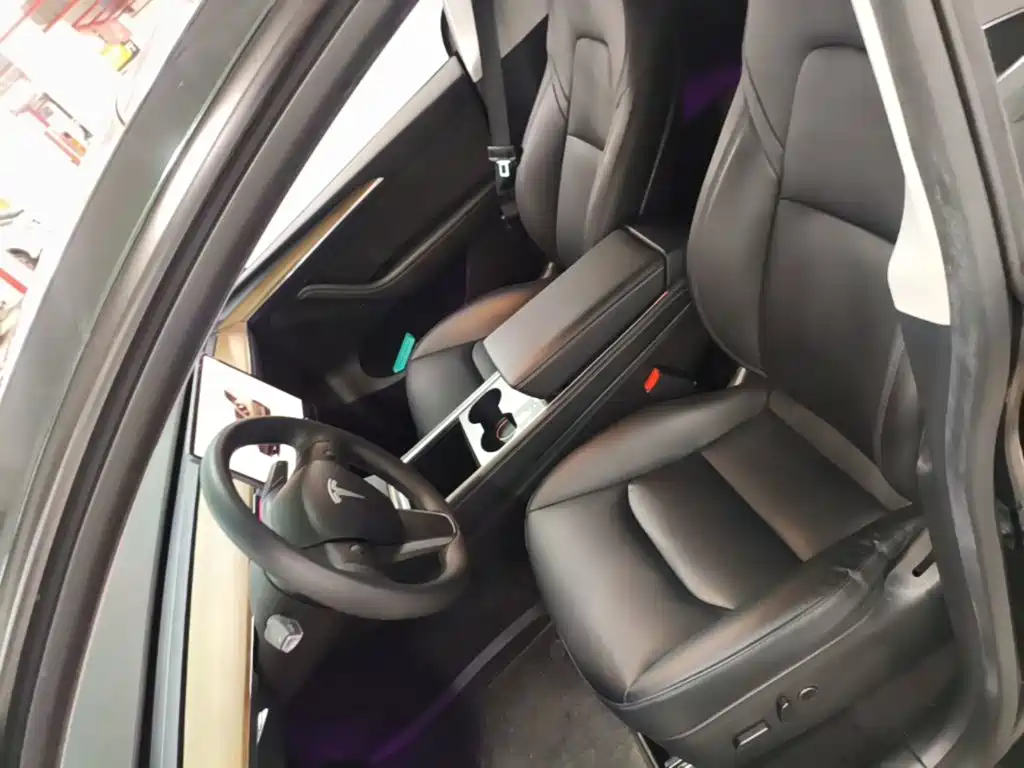 Tesla Model Y — миниатюра 15