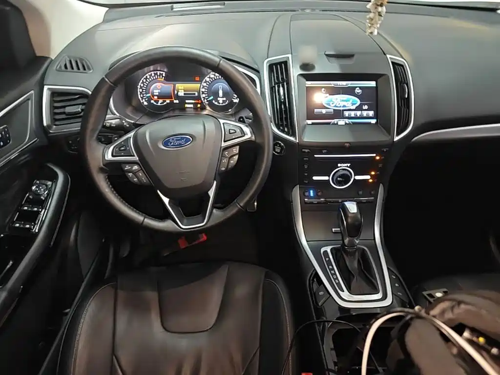 Ford Edge — миниатюра 10
