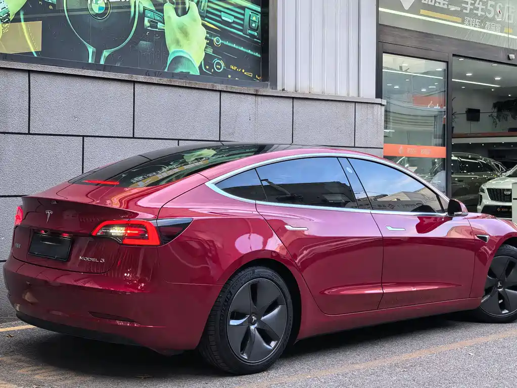Tesla Model 3 — миниатюра 6