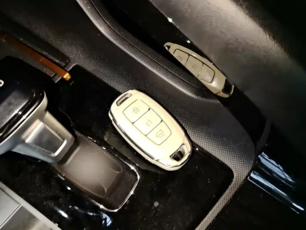 Hyundai Elantra — миниатюра 9