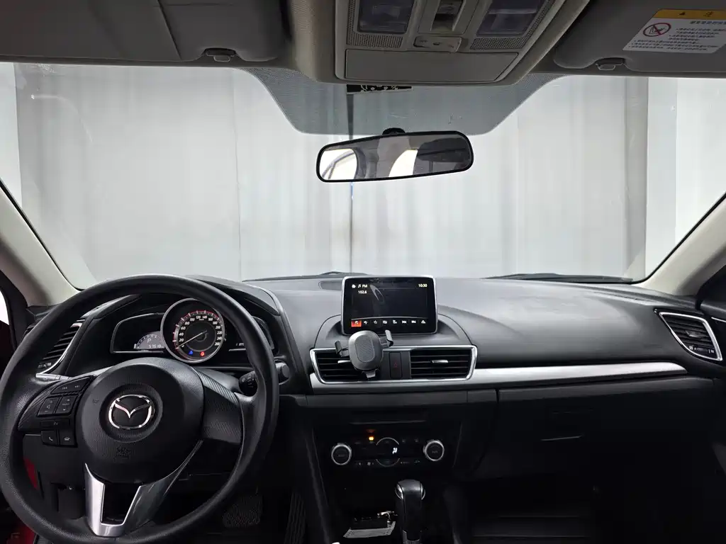 Mazda Mazda3 3 2014 1.5L AT Luxury