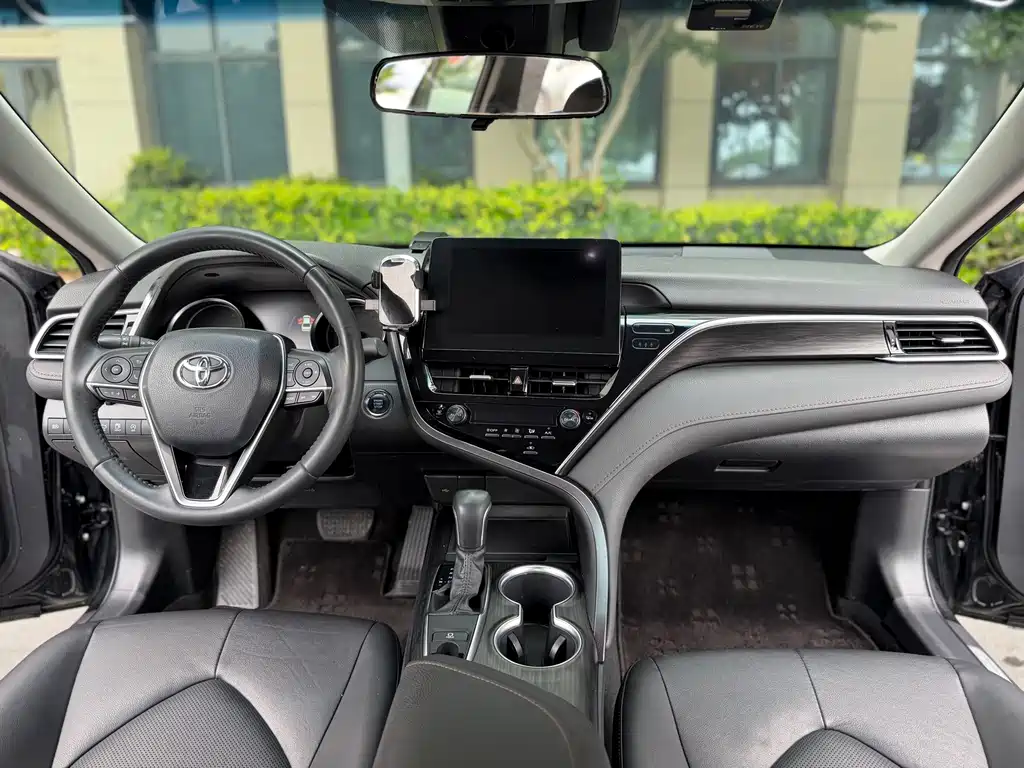 Toyota Camry — миниатюра 5