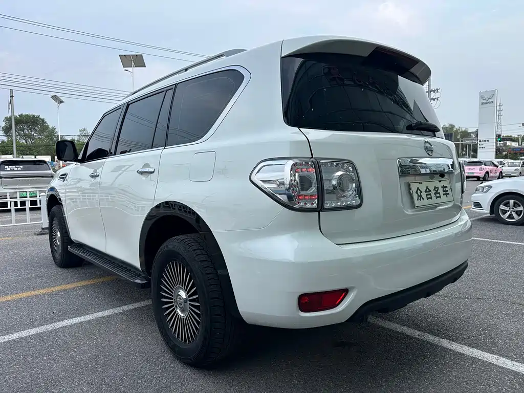 Nissan Patrol — миниатюра 5