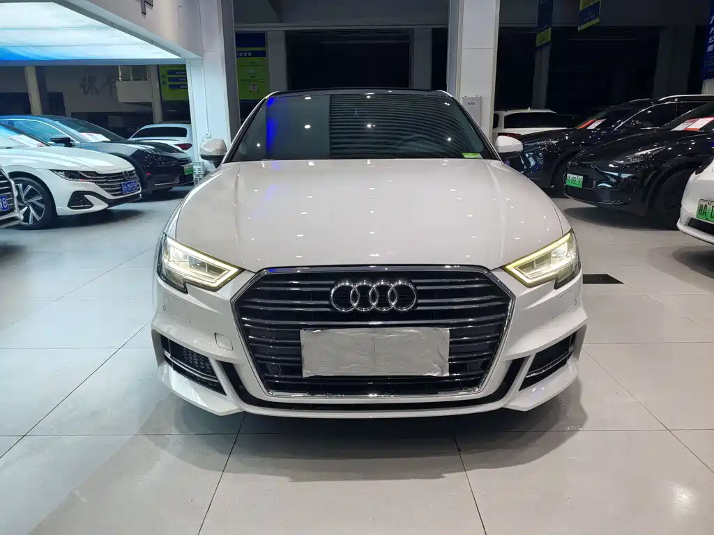 Audi A3 2019 Limousine 35 TFSI Fashion V