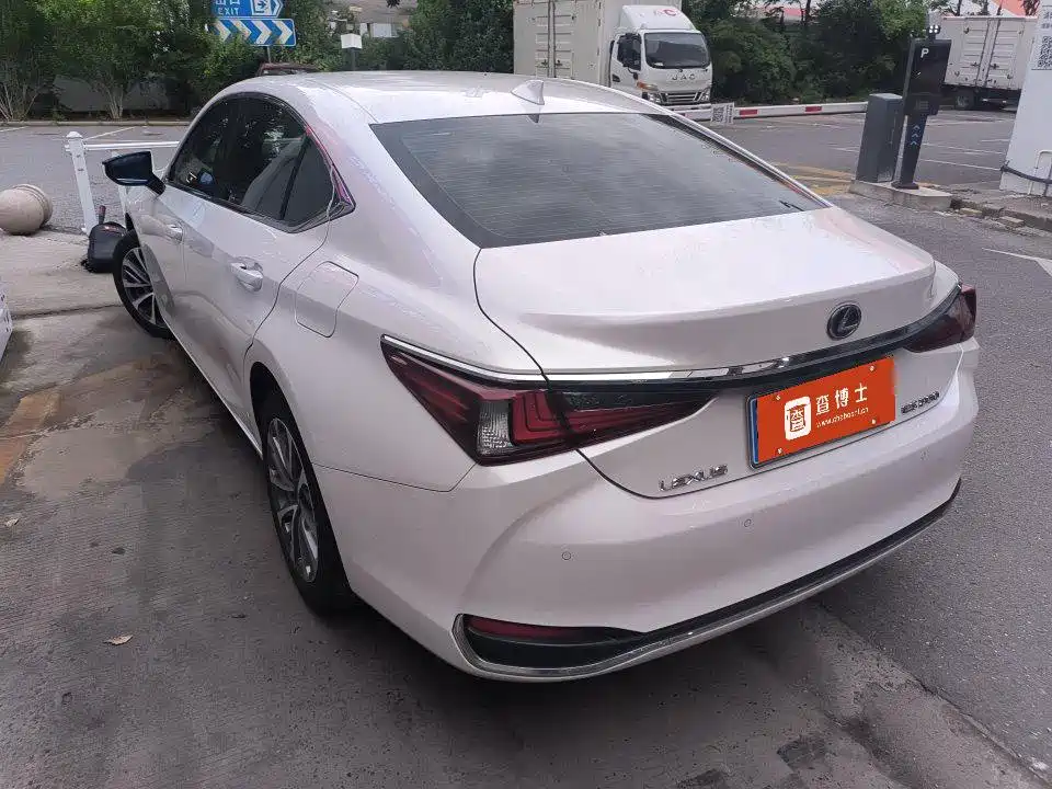 Lexus ES — миниатюра 5