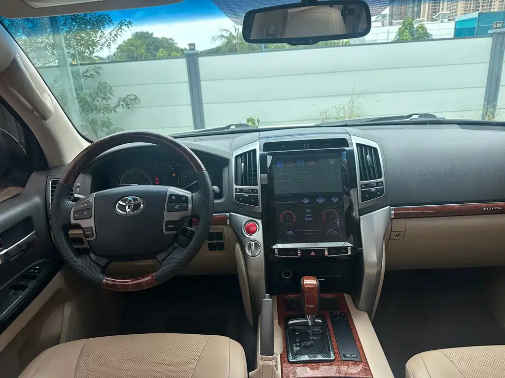 Toyota Land Cruiser — миниатюра 7
