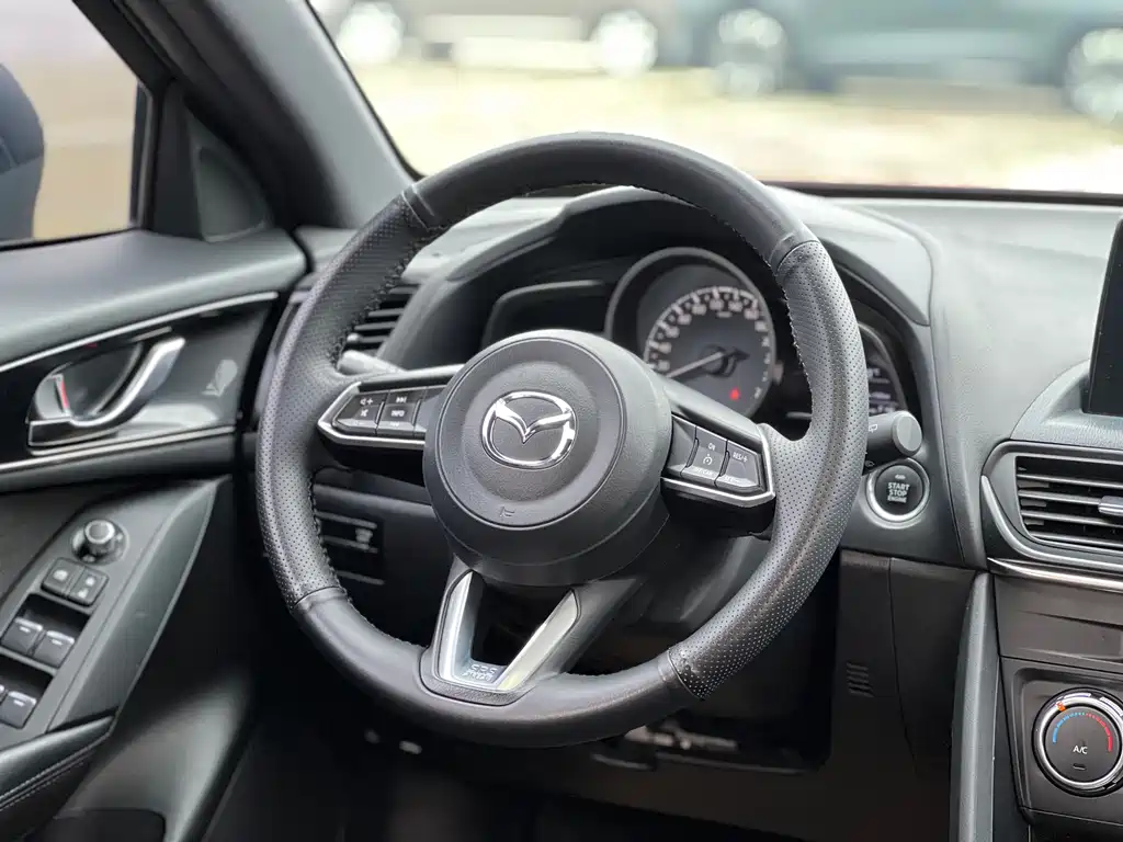 MAZDA CX 4