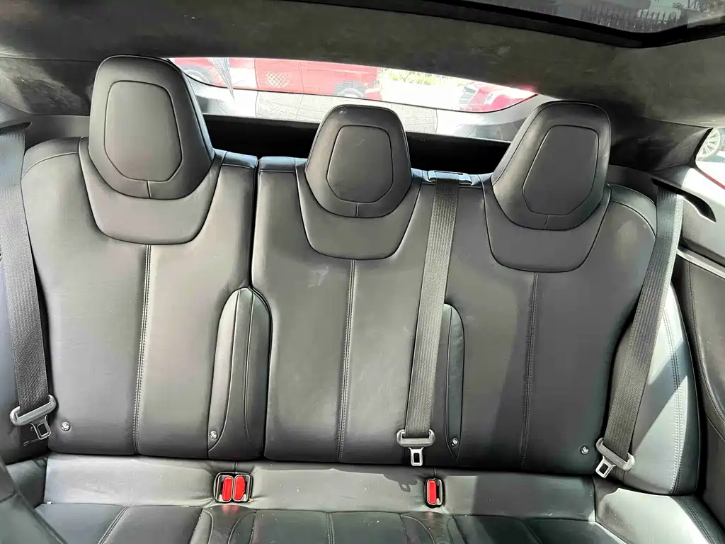 Tesla Model S — миниатюра 13