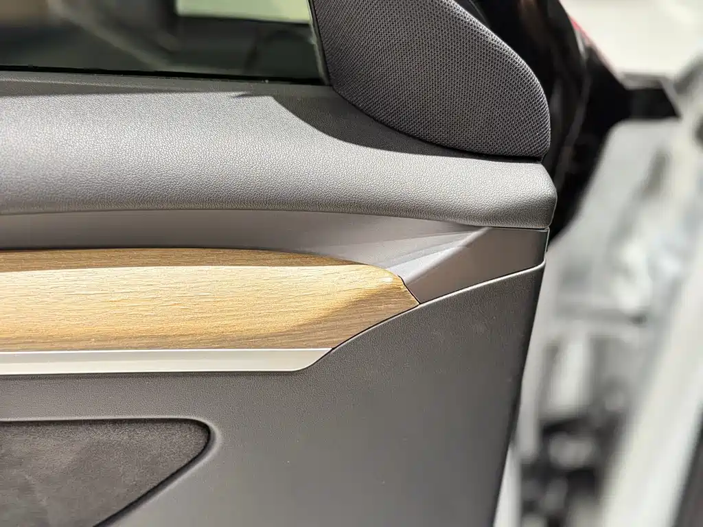 Tesla Model 3 — миниатюра 12