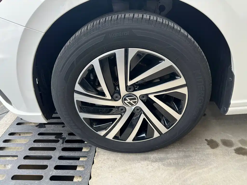 Volkswagen Lavida — миниатюра 5