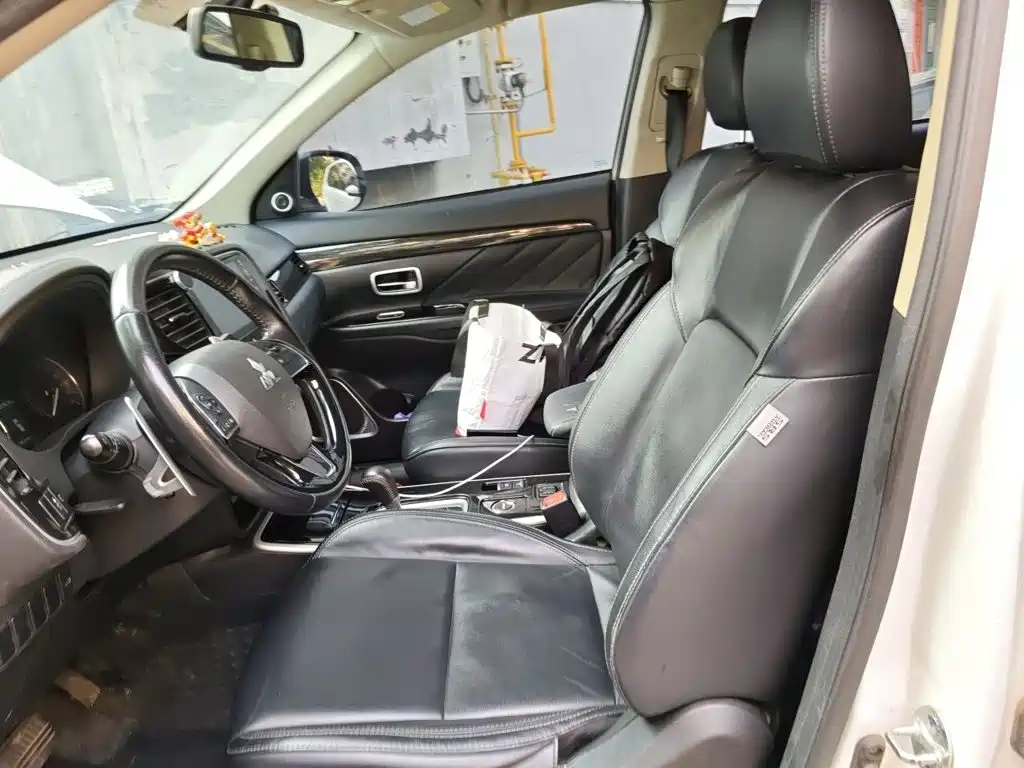 Mitsubishi Outlander — миниатюра 11