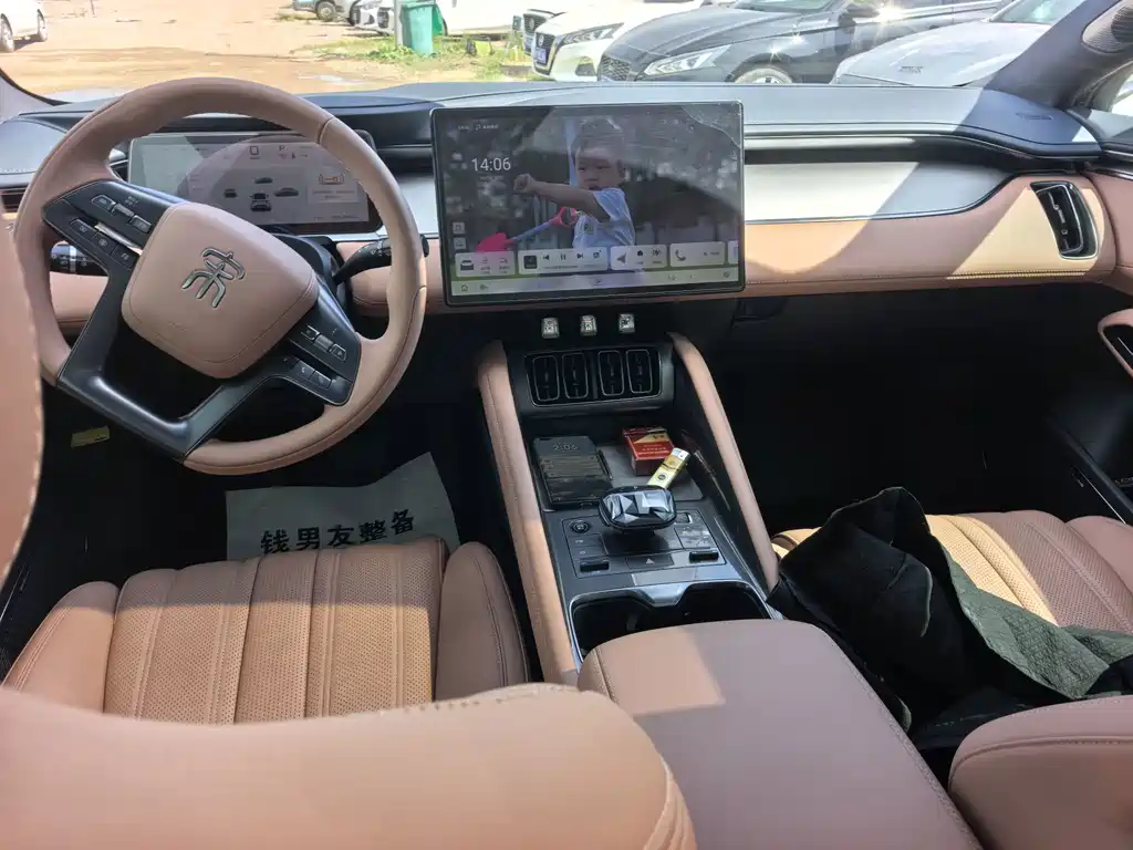 BYD L EV — миниатюра 7