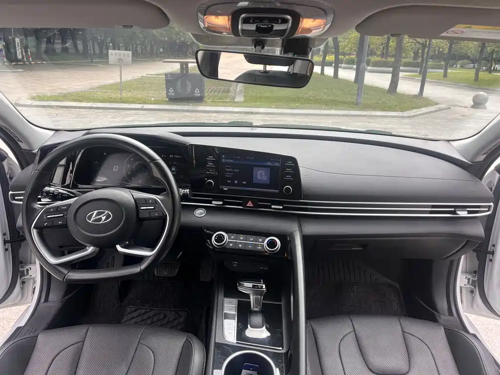 Hyundai Elantra — миниатюра 4